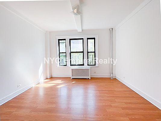3rd image of 325 W 77th St APT 4B