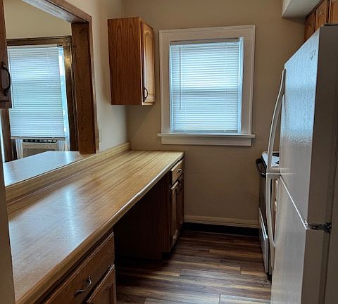 3rd image of 1640 20th St APT 5