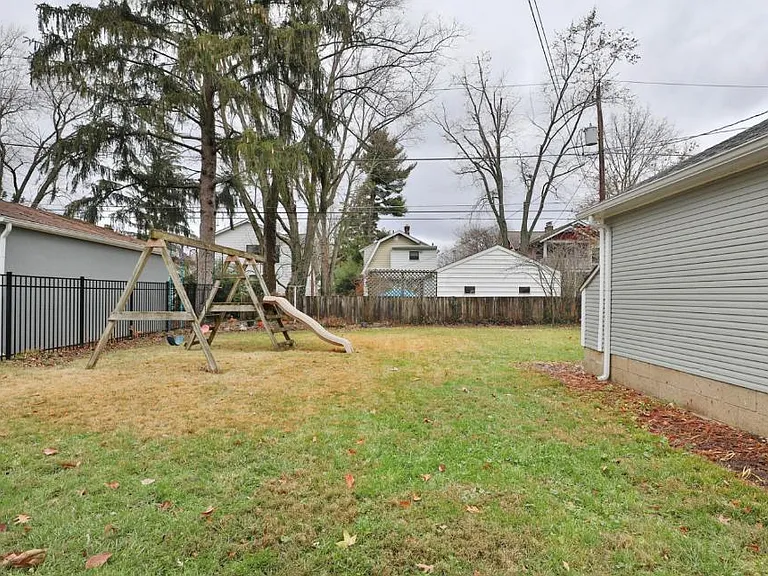 480 Brevoort Rd — Photo 28