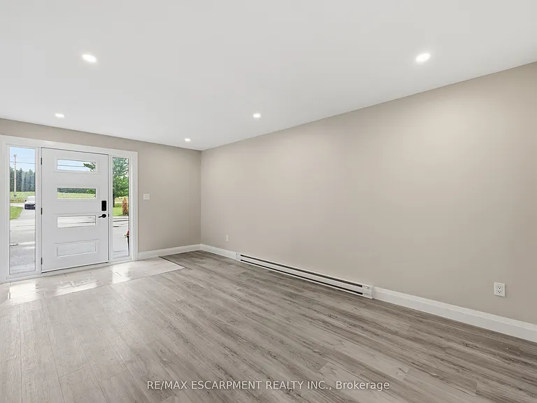 891 Centre Rd — Photo 6