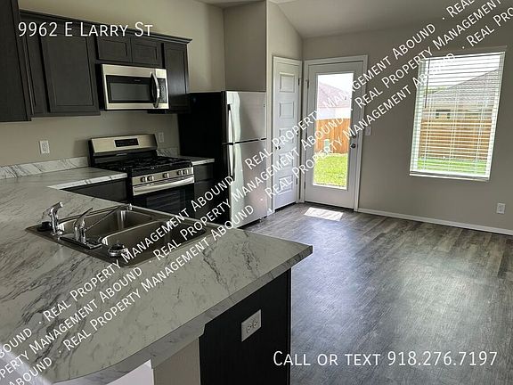 3rd image of 9962 E Larry St