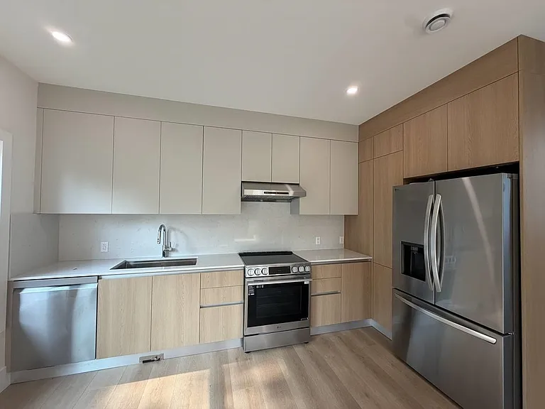 9XX Westmount Dr — Photo 4