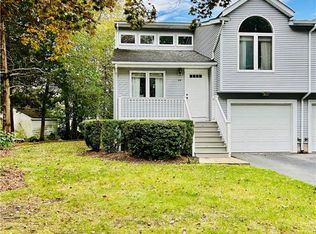 College View Court, Warwick, RI 02886