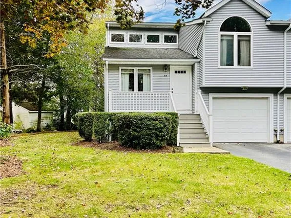 11 College Hill Rd APT 5B, Warwick, RI 02886