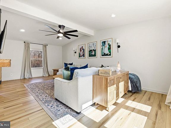 5th image of 2865 Holland Cliffs Rd