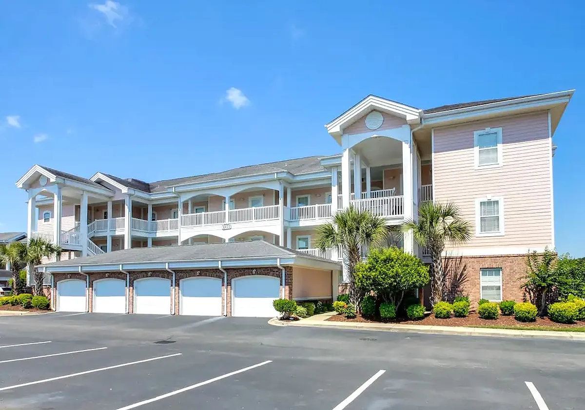 Building Photo - 4877 Dahlia Ct #202