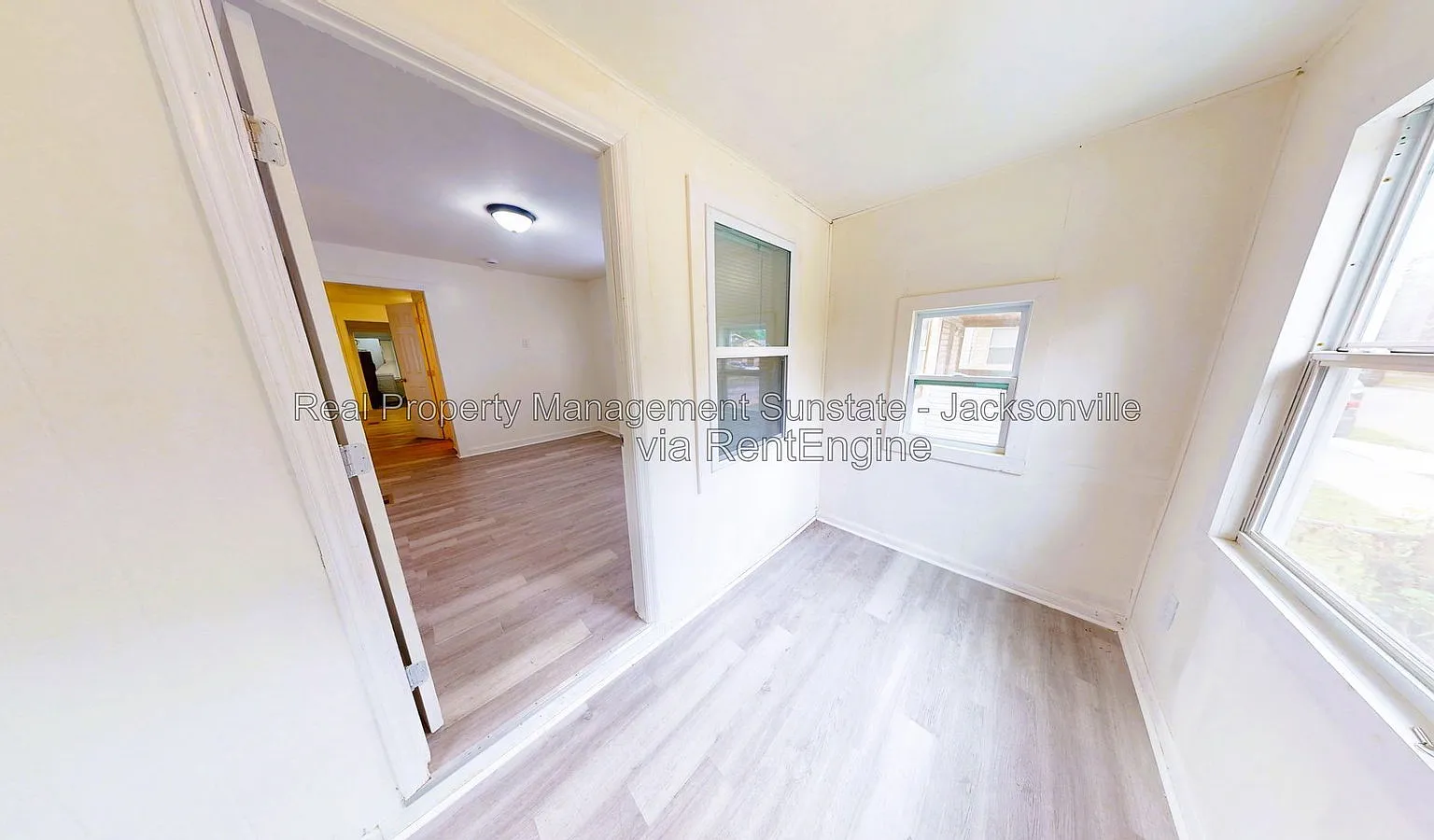 3 bed, 2.0 bath, 972 sqft, $1,250 — Photo 2