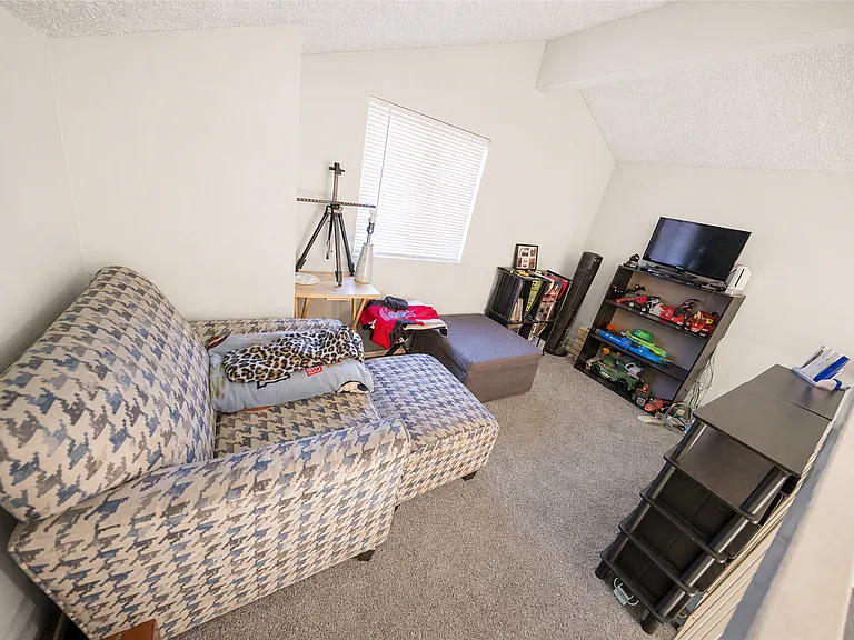 23464 Rolanda Dr — Photo 10