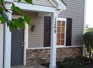 1209 Silverstone Dr, Carpentersville, IL 60110