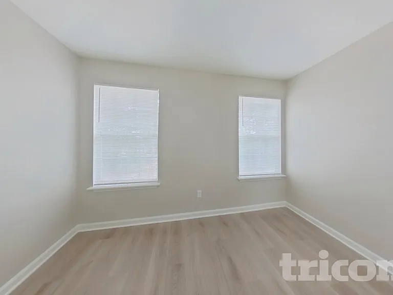 1105 Glendevon Cir — Photo 11