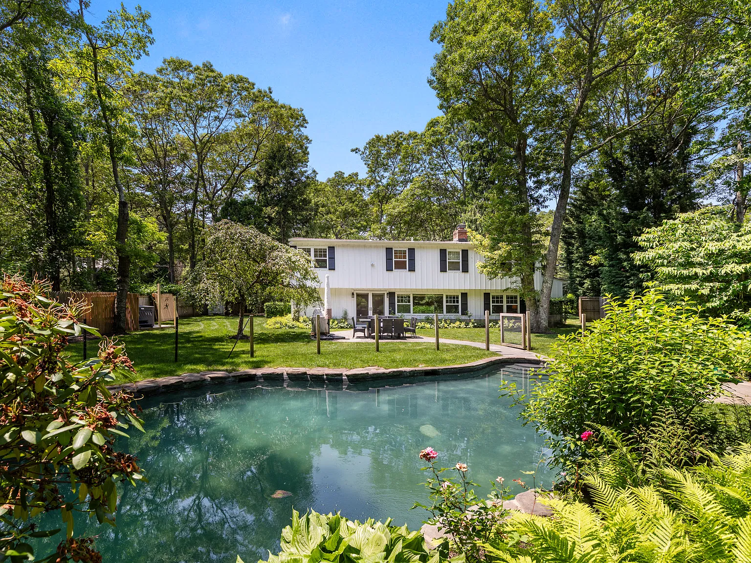 Wainscott Home — Photo 2