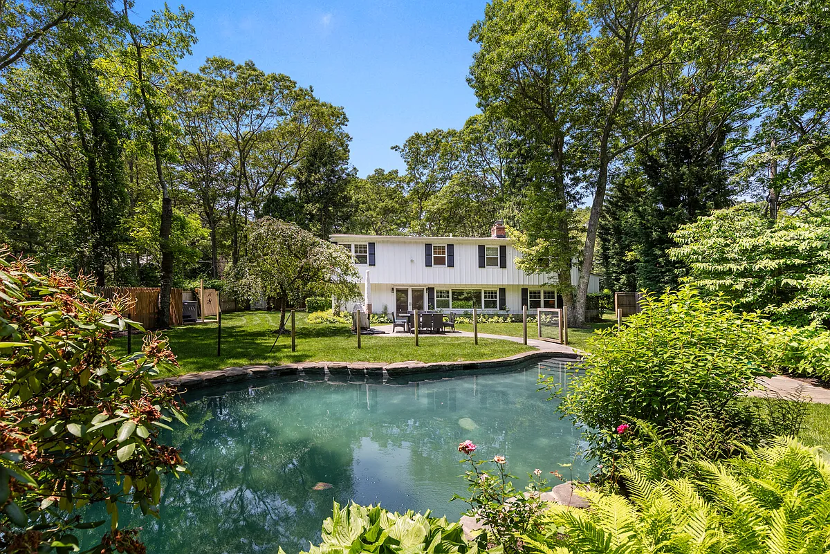 Building Photo - 96 Wainscott Northwest Rd