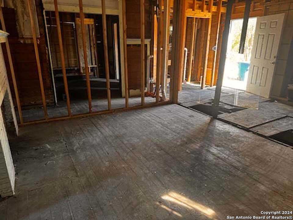 1st image of 1822 Monterey St
