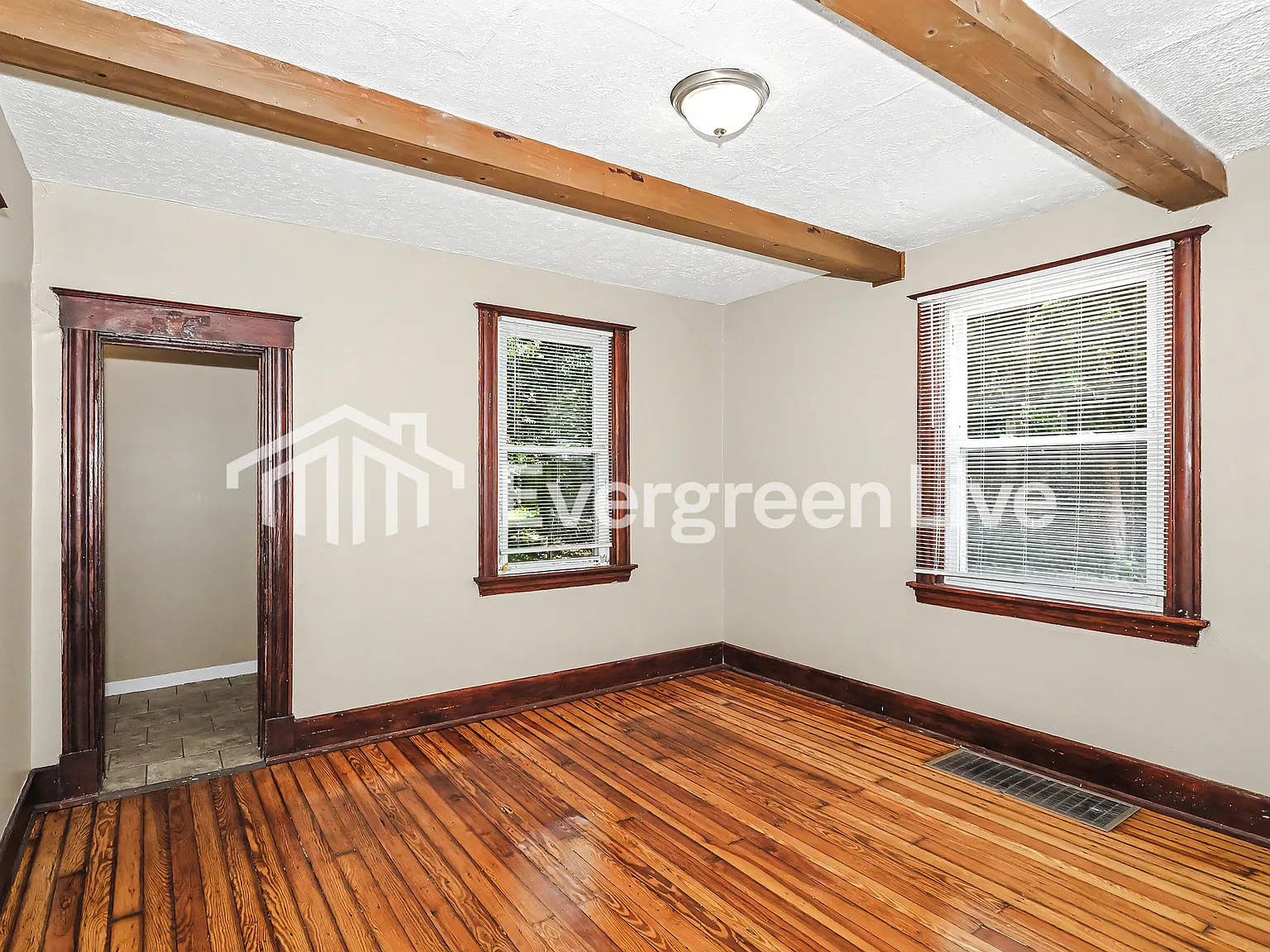 3 bed, 2.0 bath, 1494 sqft, $1,645 — Photo 3