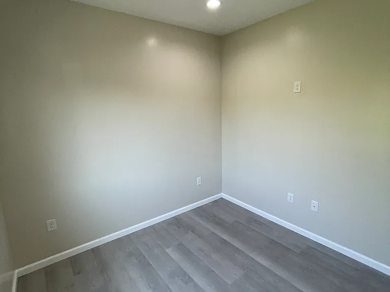940 S 40th St — Photo 17