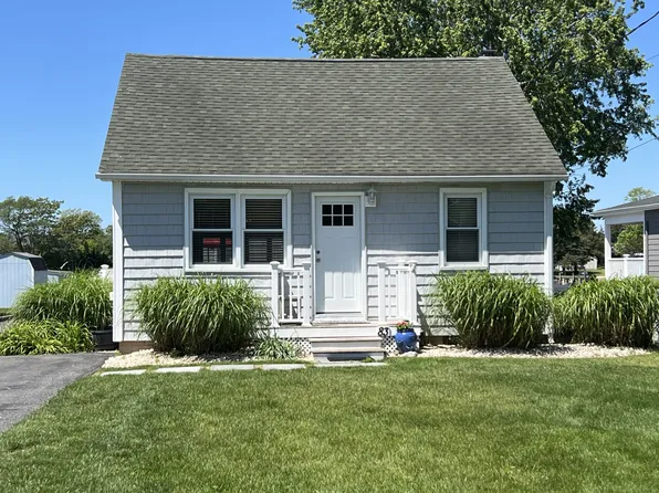 https://photos.zillowstatic.com/fp/07f21c162e2040a29a930ba2aa0a8bd6-p_e.webp