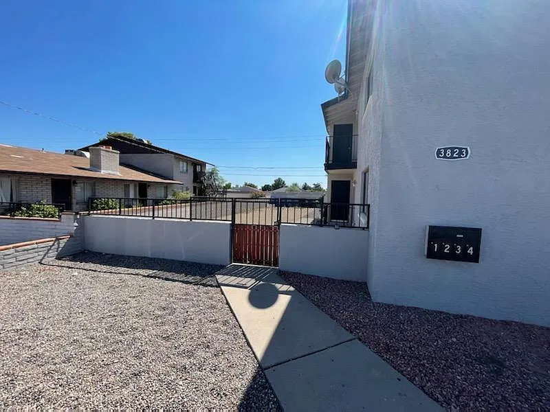 3823 N 23rd Dr #4