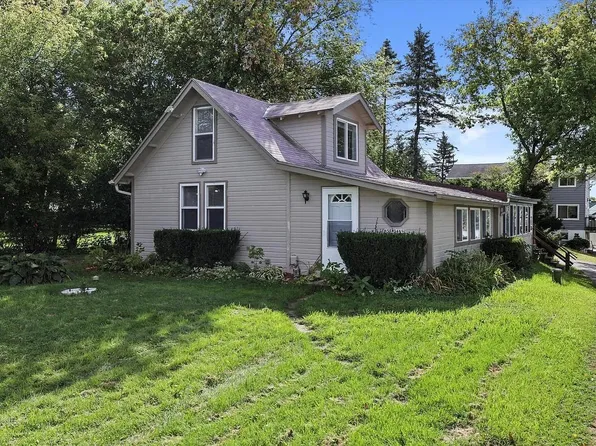 N55W34691 Lake Dr, Oconomowoc, WI 53066