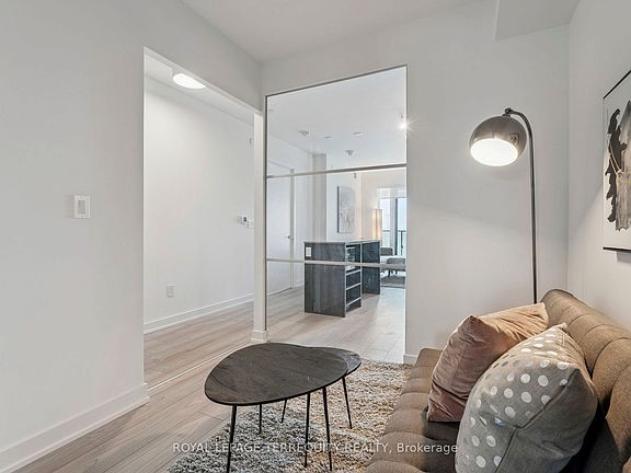 5th image of 8 Tippett Rd #809