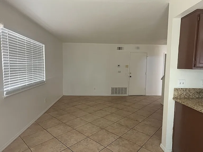 1096 Burton St — Photo 3