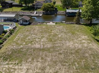 3550 E Harbor Dr, Bettendorf, IA 52722