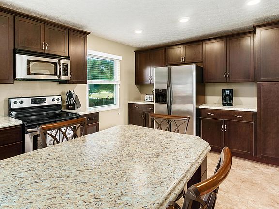 2nd image of 9695 Meadow Wood Dr