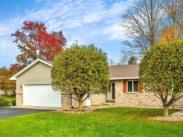 400 S Pearl St, Le Roy, IL 61752