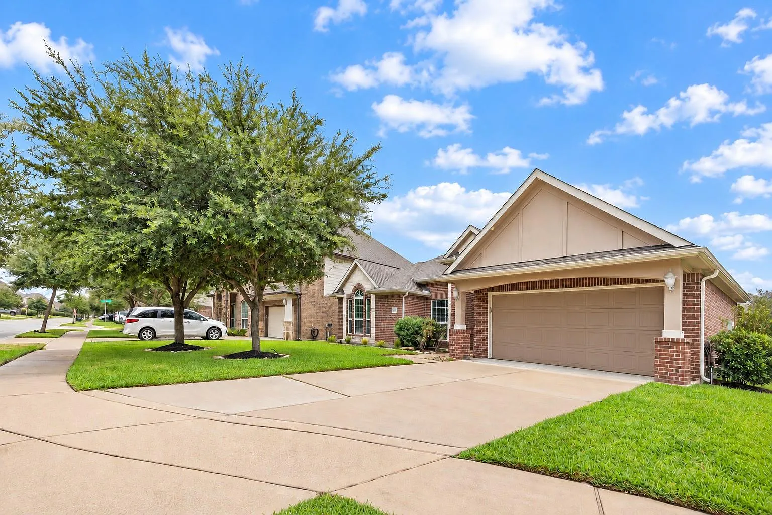 4 bed, 3.0 bath, 2520 sqft, $2,450 — Photo 3