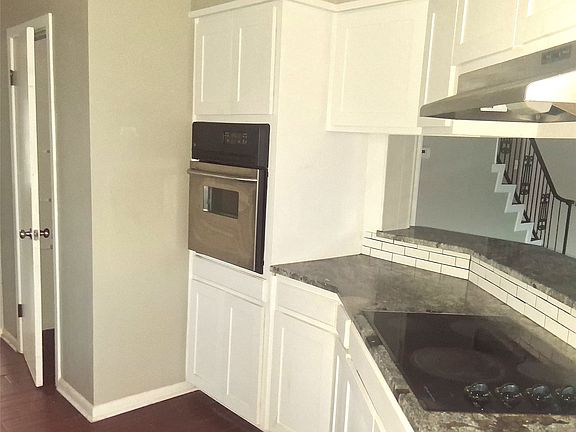5th image of 2 Woodcliff Dr