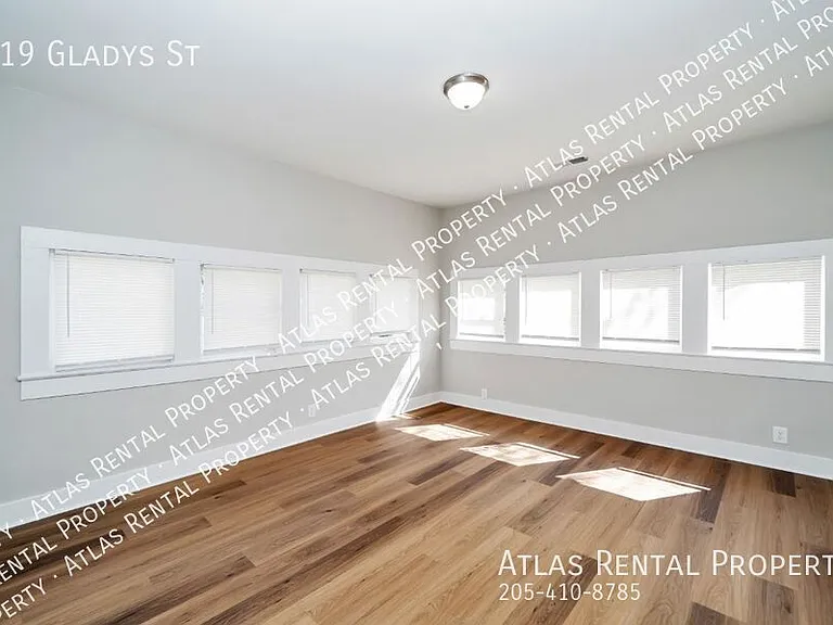 419 Gladys St — Photo 10