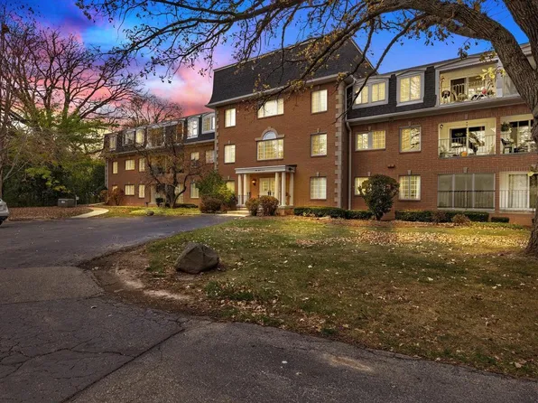 12990 West Bluemound ROAD #303, Elm Grove, WI 53122