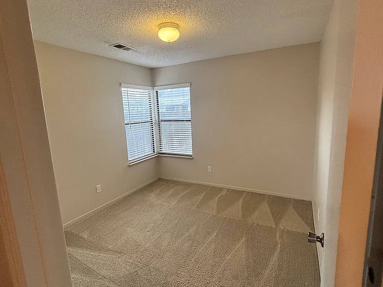 4918 W Chestnut Ave — Photo 22