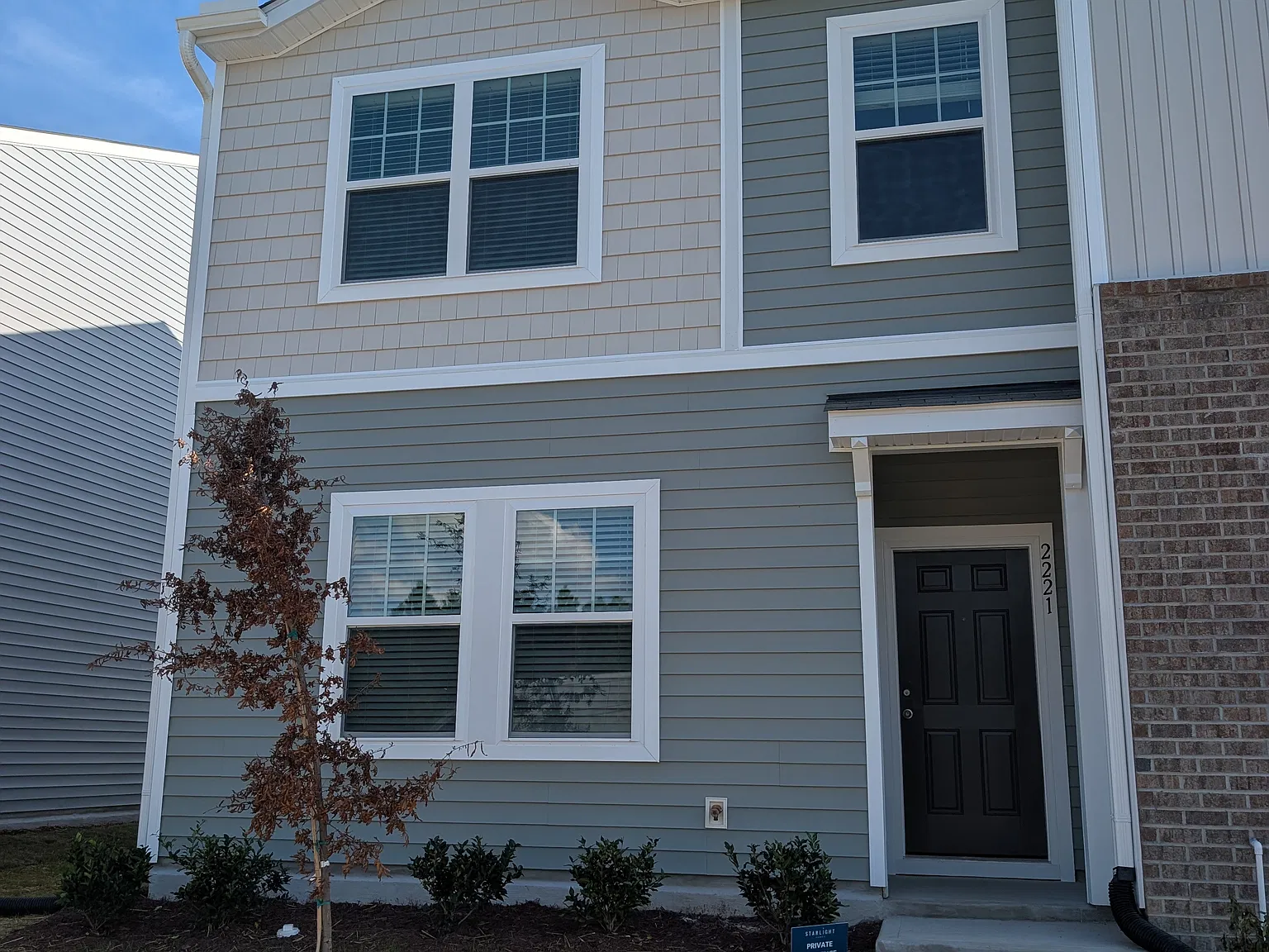 3 bed, 2.5 bath, 1600 sqft, $2,060 — Photo 1