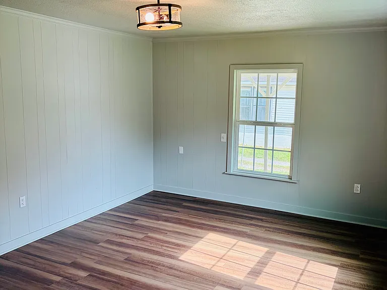 219 N Woods St — Photo 2