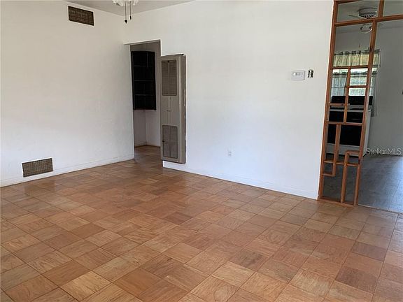 4th image of 2307 Golfview St