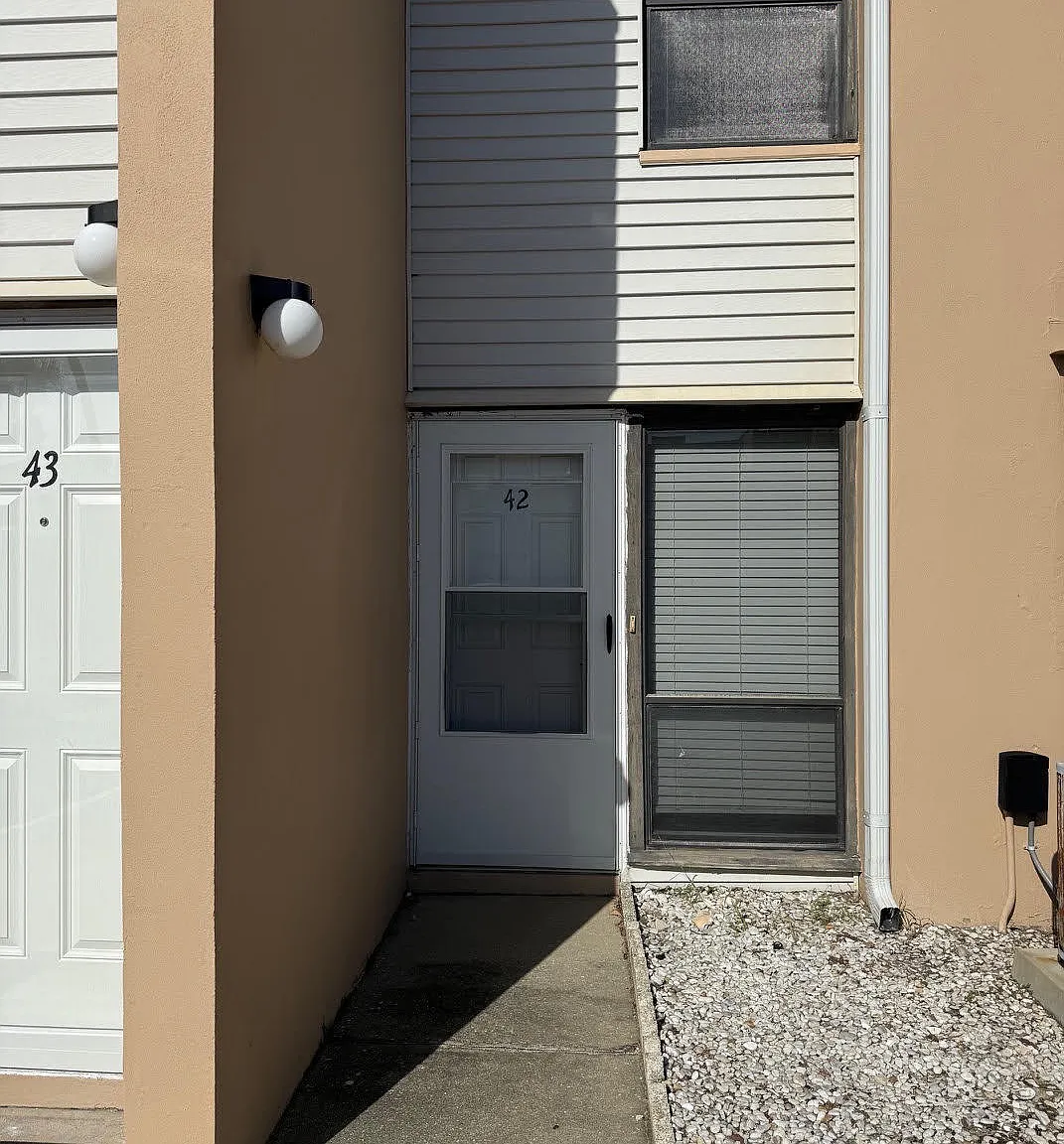 2 bed, 2.5 bath, 1252 sqft, $1,800 — Photo 1
