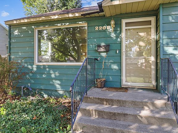 3rd image of 2208 W Crown Ave