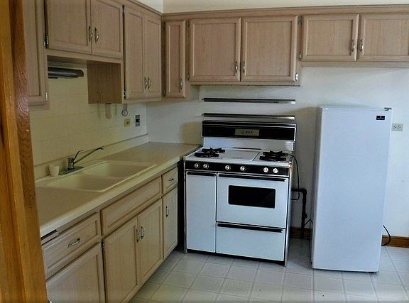 4th image of 2241 Sunnyside Ave
