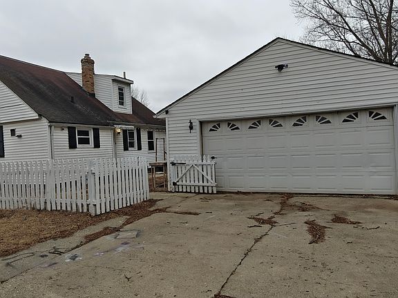 5th image of 403 N Day Ave