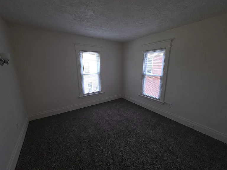 1061 W 7th St — Photo 10