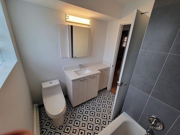 5th image of 6422 W Gunnison St Floor 1