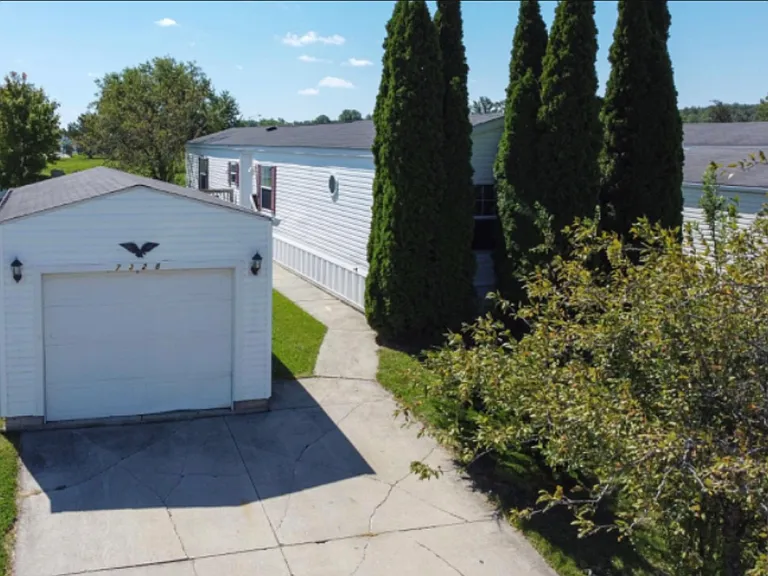 7328 Kensington Dr W — Photo 1