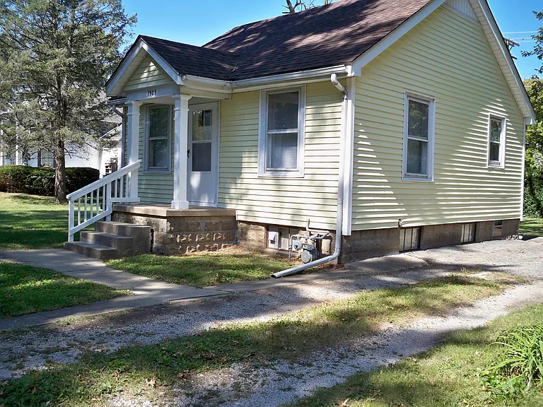 1505 W Iles Ave — Photo 5