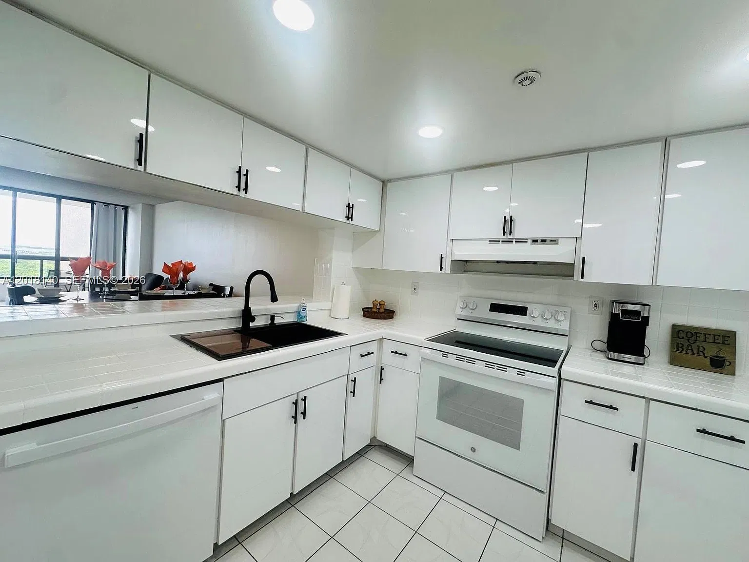 Club Atlantis Condo — Photo 4