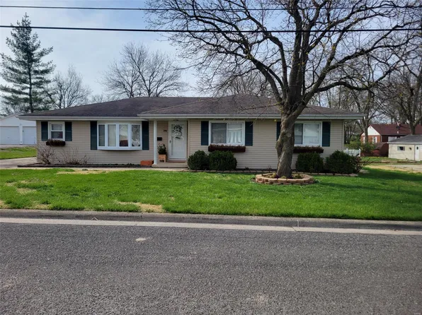 394 E Alton St, Nashville, IL 62263