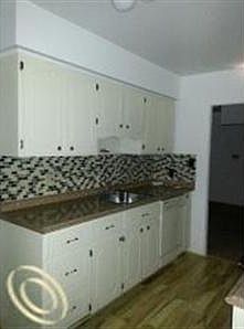 3rd image of 15426 Hill Ct