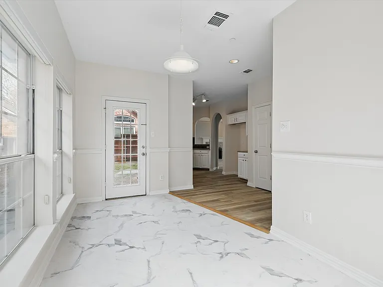 14625 Windsor Ct — Photo 1