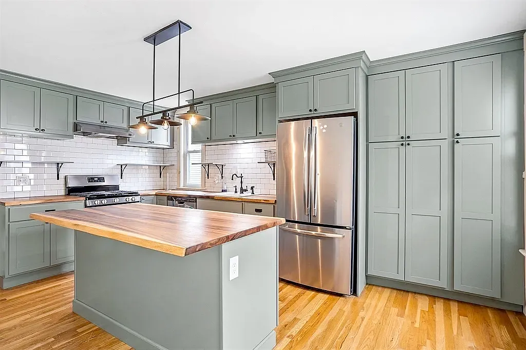 5 bed, 1732 sqft, $5,500 — Photo 1