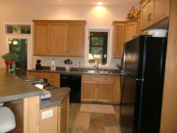 3rd image of 807 Green Leaf Cir