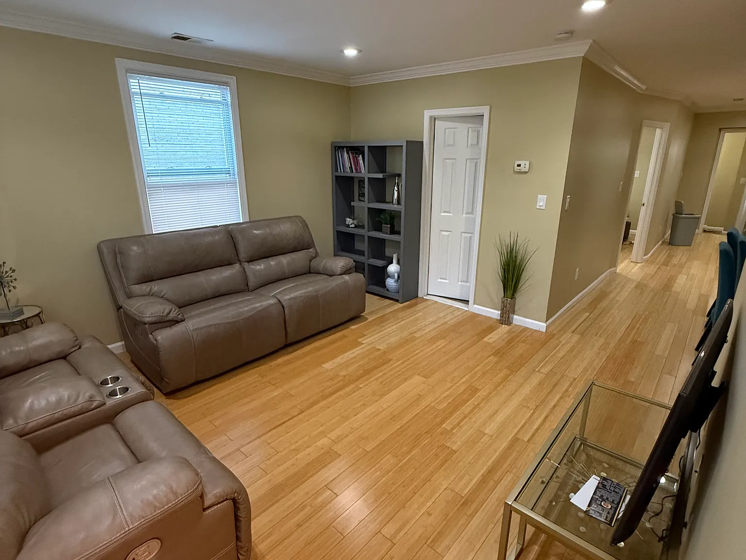 2 bed, 782 sqft, $1,999 — Photo 2